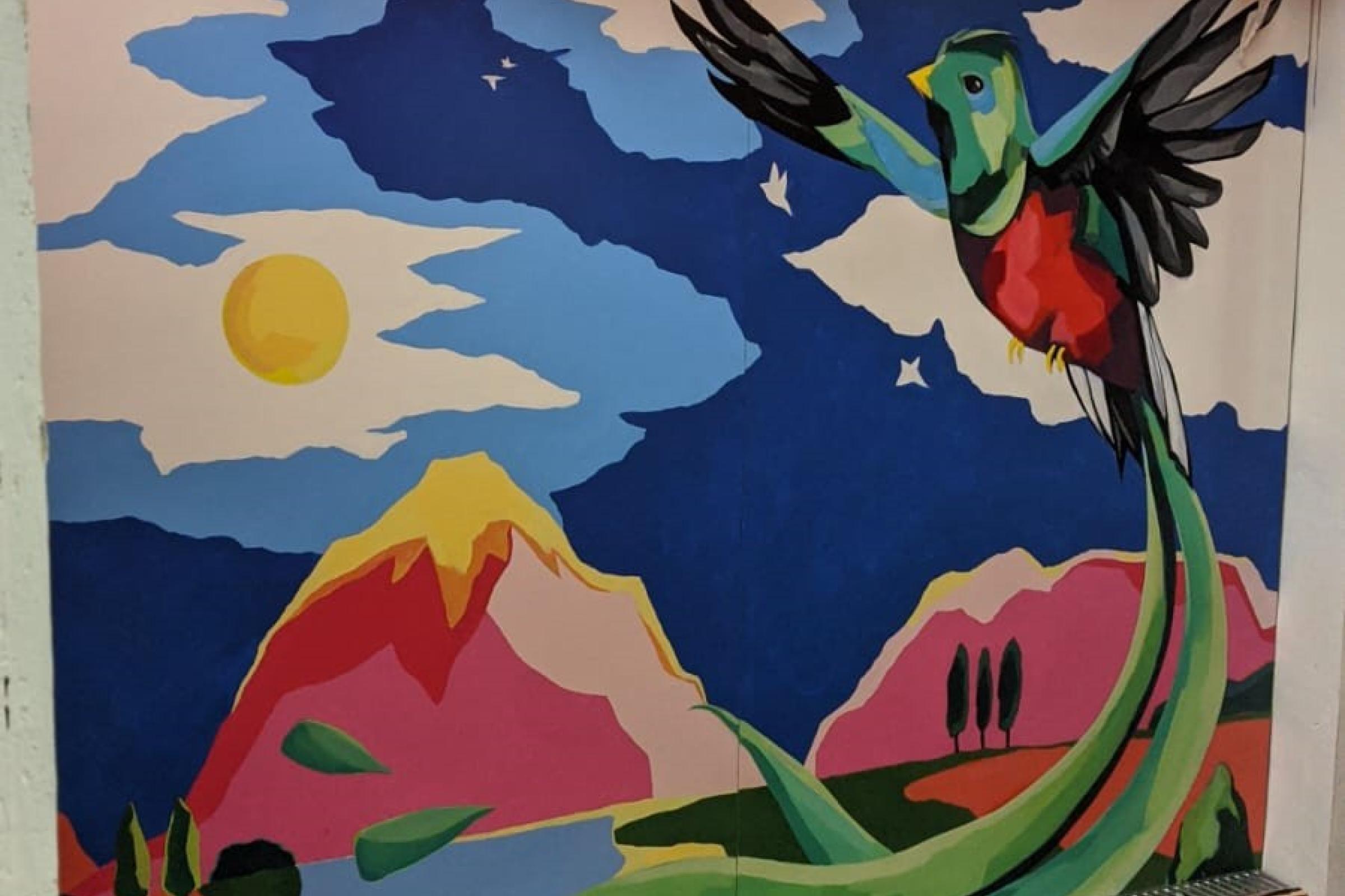 Mural met een vogel in het inleefatelier Guatemala van Studio Globo 